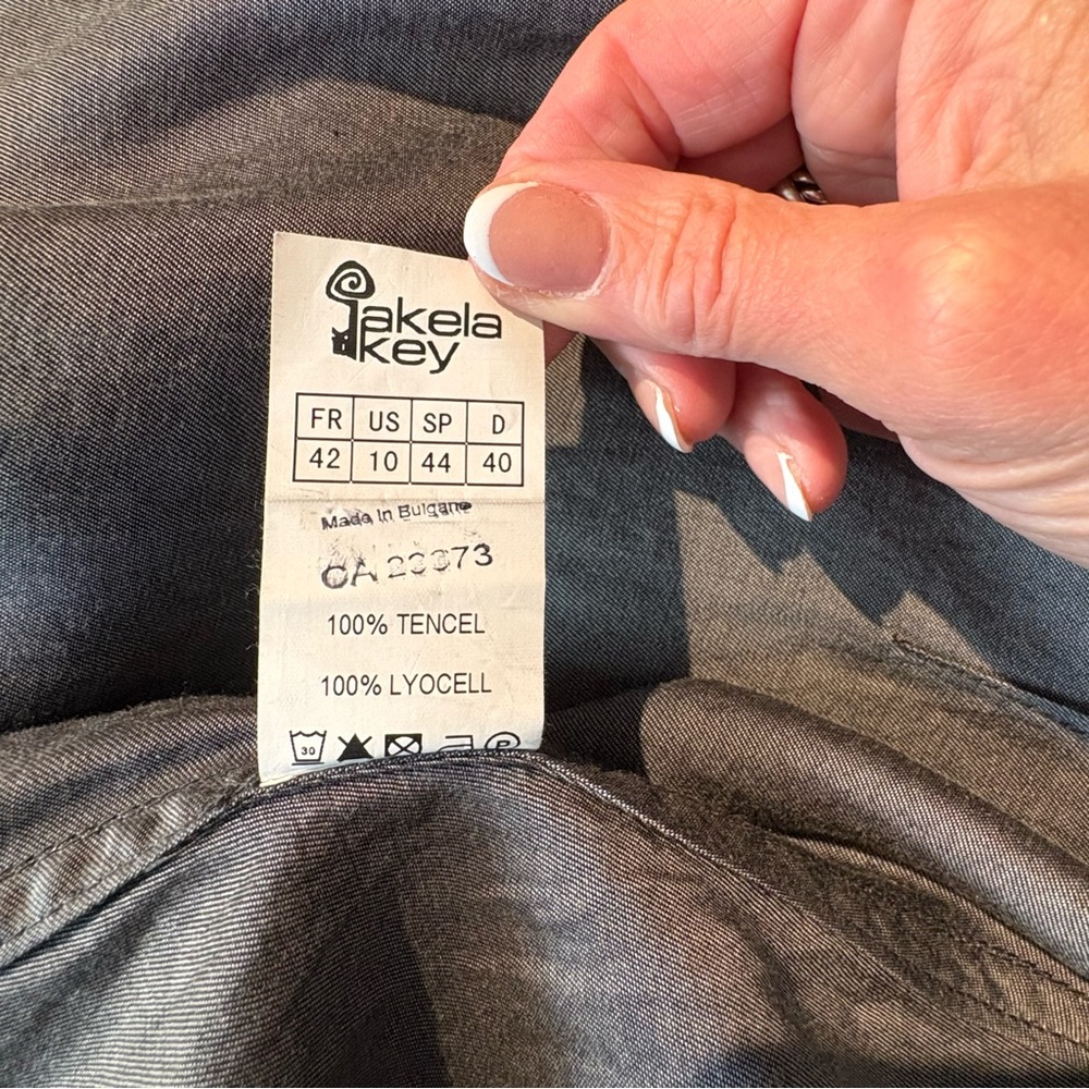Akela Key Dark Charcoal Gray 3/4 Sleeve Tunic Style Button Down Top 42 - Picture 11 of 11